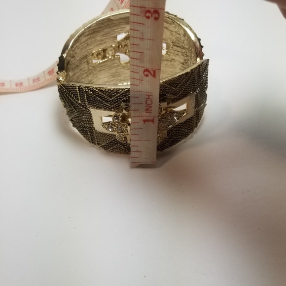 ORNATE GOLD TONE FLEUR DE LIS BANGLE BRACELET - Picture 5 of 8
